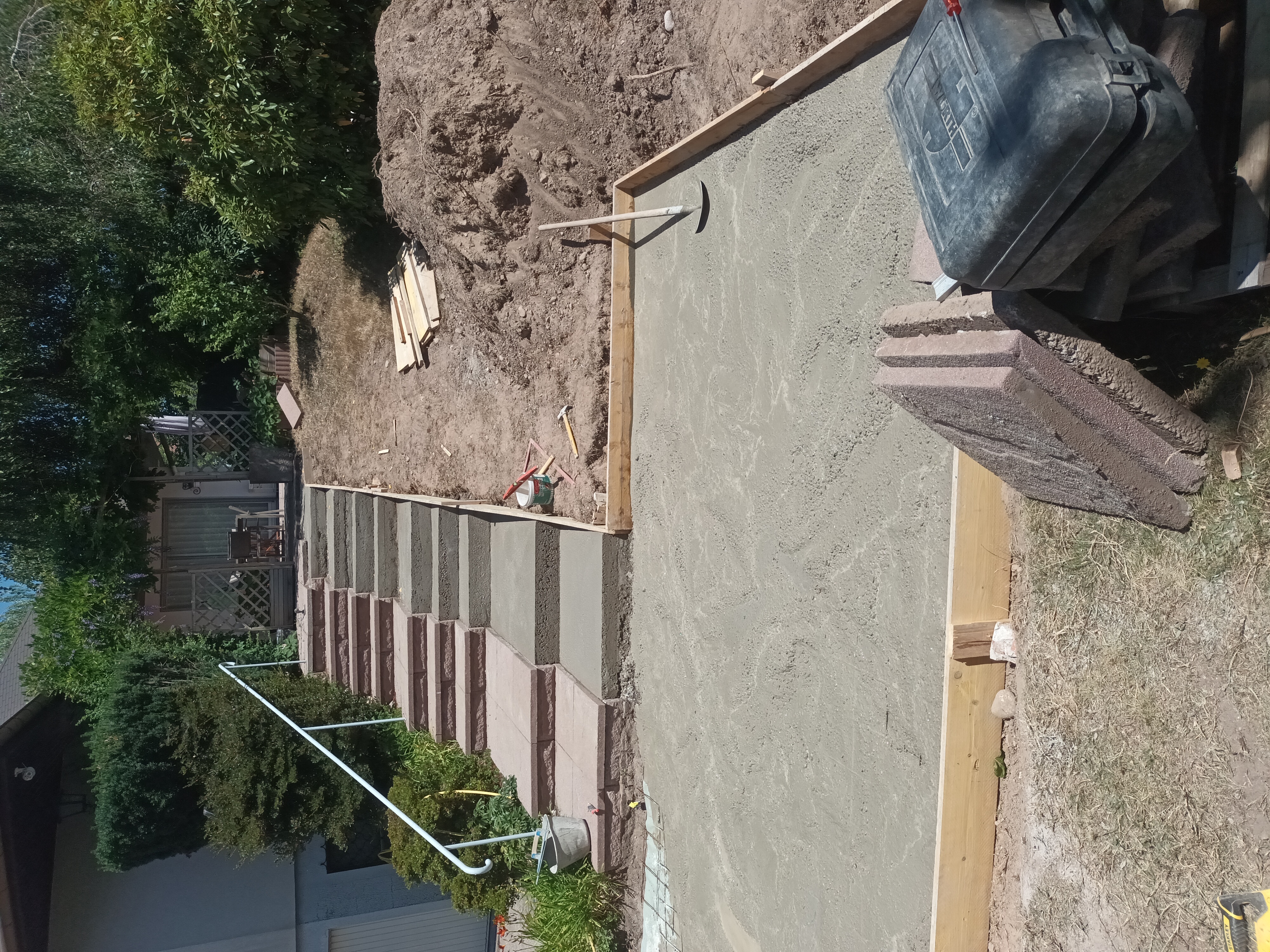 Dalle béton coulée et finitions